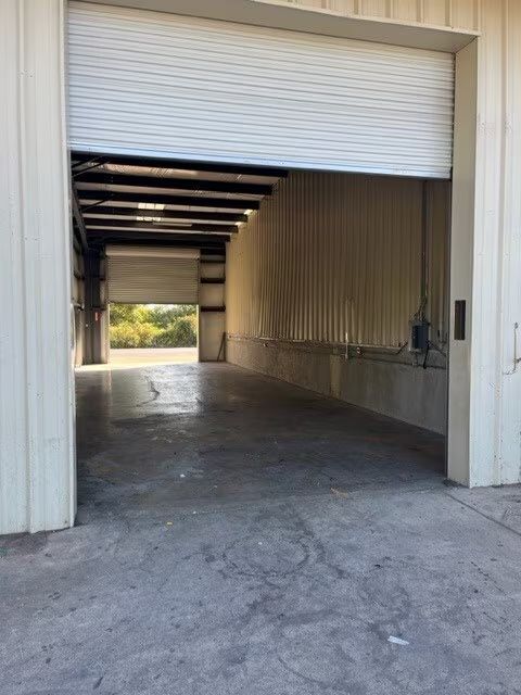 Drive-in door into the shop