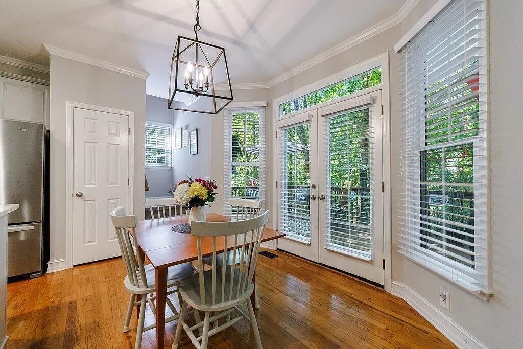 Breakfast area