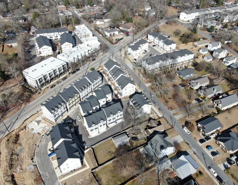 Atlanta 市 Hollywood & Main II 联排社区航拍