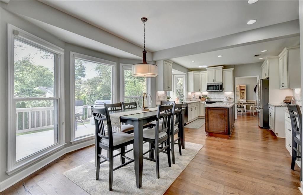 Breakfast area and kitchen island